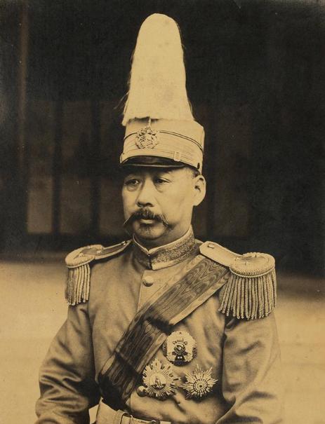 1921年，杜月笙带着30000大洋来找卢小嘉，求他放了黄金荣，但卢小嘉却说道：