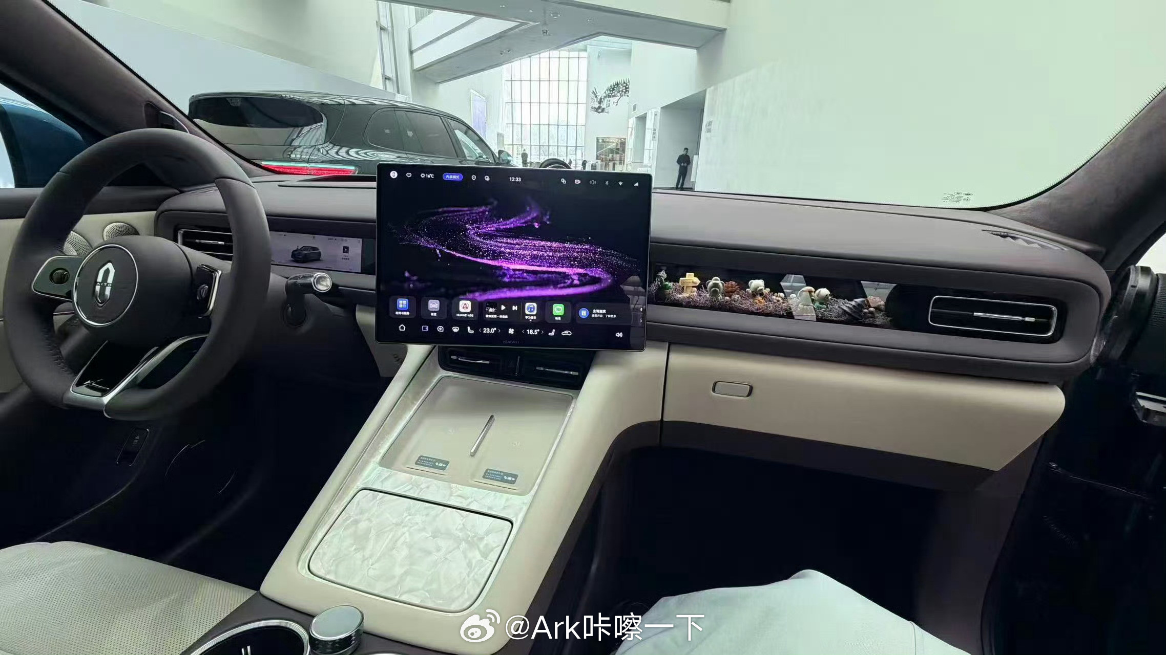 有博主去提前拍问界M6按说应该要签保密协议的，居然就把图发出来了，但也可以让我们