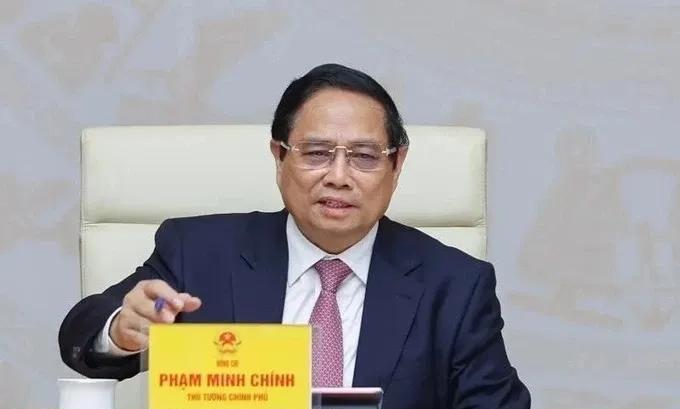 据越媒报道：超过12万名公职人员被精简，人均获补偿33万元。范明政主持会议，要