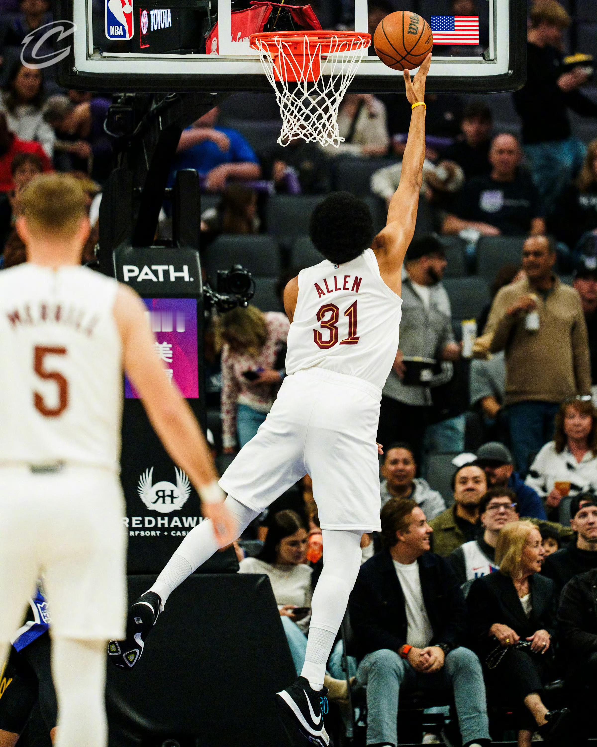 骑士vs国王哈登骑士首秀骑士吃得饱饱！本场比赛，阿伦出战32分钟，投篮12中1