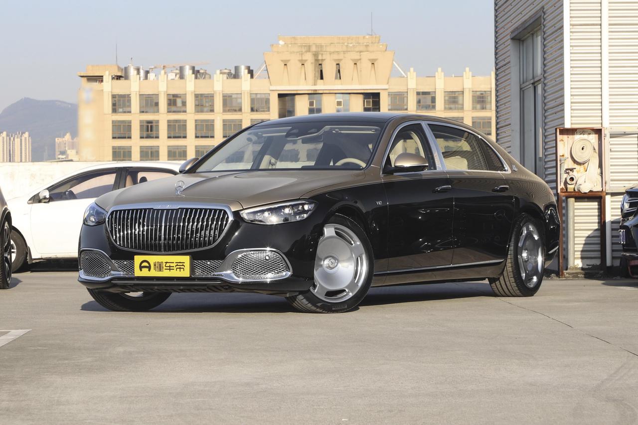 前天，我帮山东青岛的一位兄弟看了一辆2022款奔驰迈巴赫S450四驱版。这辆车于