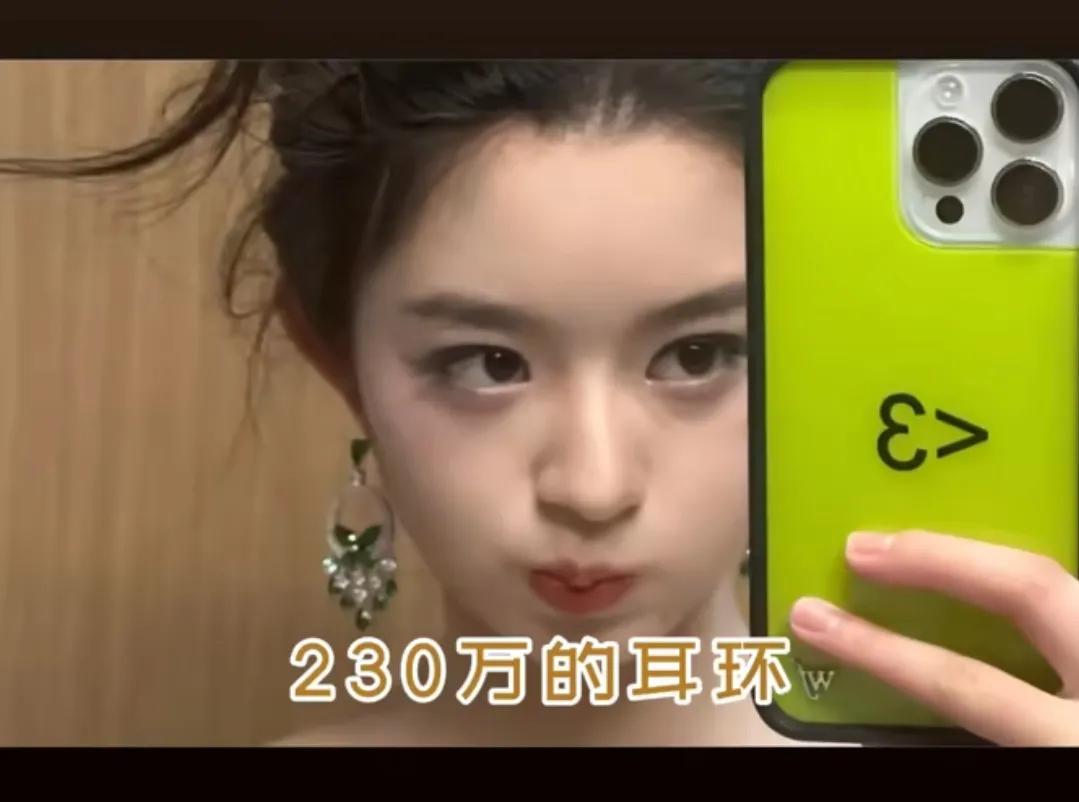 赵丽颖主演的楚乔传中的小楚乔，还被说是小赵丽颖的黄杨钿甜摊上事儿了天价耳环