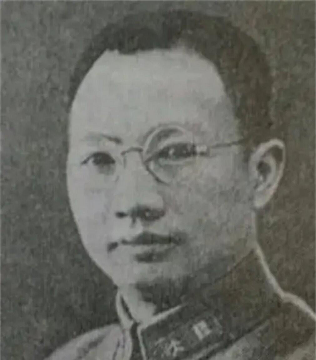 1949年11月，国民党军长刘伯龙被枪杀，他的妻子向副军长张涛哭诉，说几百两黄金