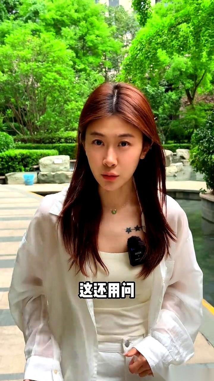 你攥着一笔钱，想去顶级腕表的专柜，体验一把“上帝”的感觉。结果刚推开劳力士的门