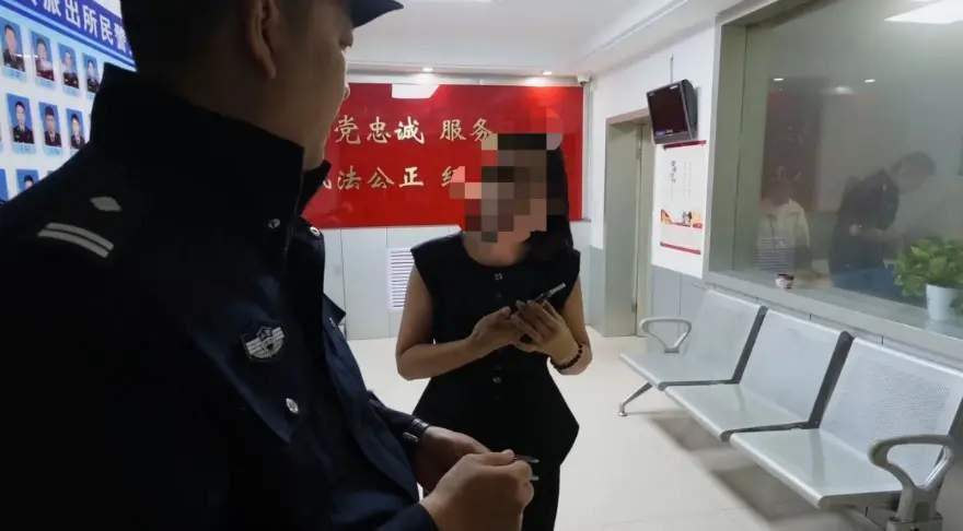 有犬主在江边遛狗不拴绳，遇到执法人员劝阻还拒不配合，结果被依法处罚了。新修订的《