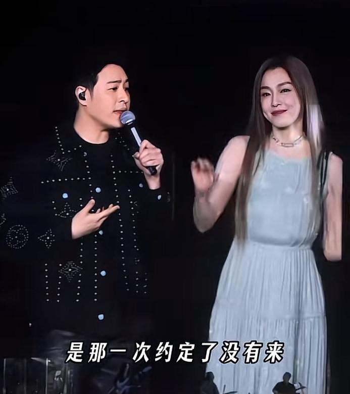 潘玮柏与范玮琪合唱《不得不爱》引发热议潘玮柏表情失控的照片全网疯传，网友们都