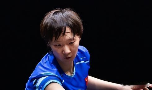 她把女乒的打法撕开了一道口子。新加坡大满贯，王曼昱靠反手拿了72%的分数。这