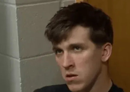 NBA常规赛，湖人92-121不敌雷霆。赛后，奥斯汀-里夫斯接受了采访，谈到了本