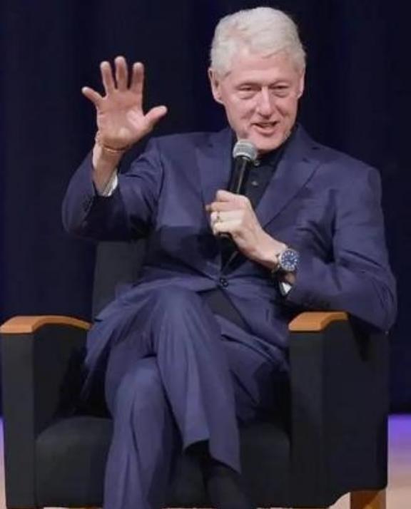 美国前总统克林顿曾公开喊话：“如果中国成为新的世界领导者，希望那一天中国能对美国