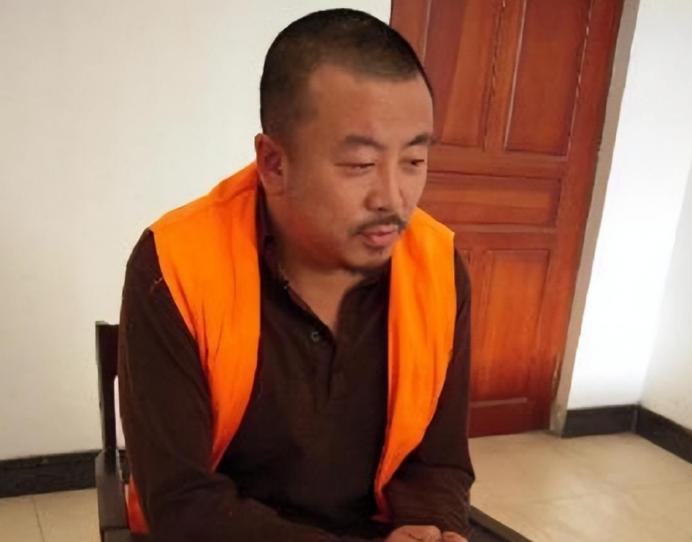 “你们是什么人？我是警察！”1998年，黑龙江刑警杨琳带着妻子外出散步时遇到了四