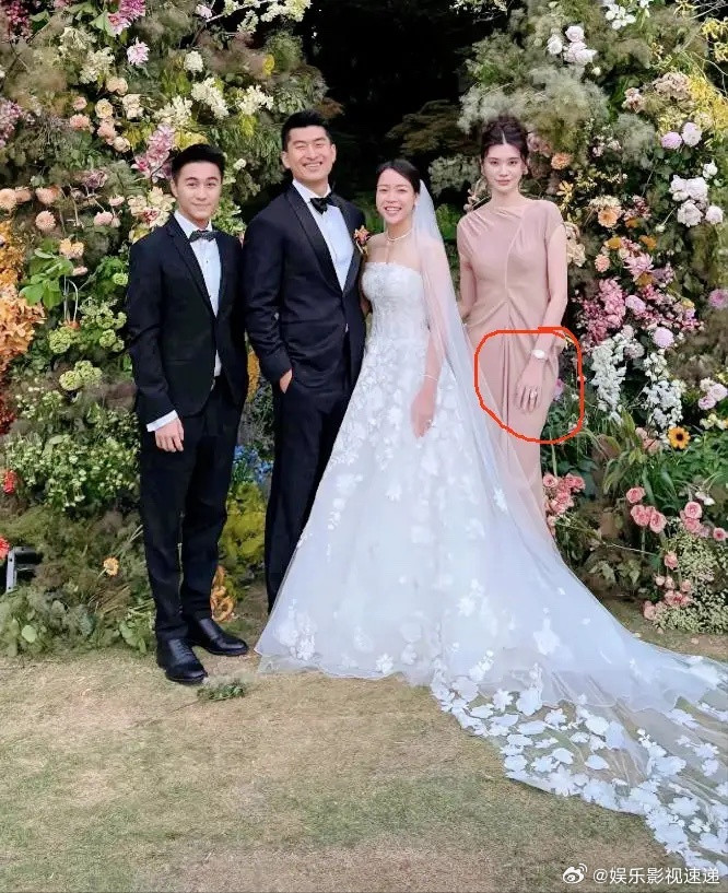 看了这张奚梦瑶出席朋友婚礼的照片，真想说，奚梦瑶听我一句劝吧，你以后别参加婚礼了