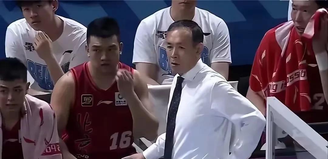 北京球迷彻底“怒了”！不仅仅因为北京73：106广厦，1：3落后，还因为……