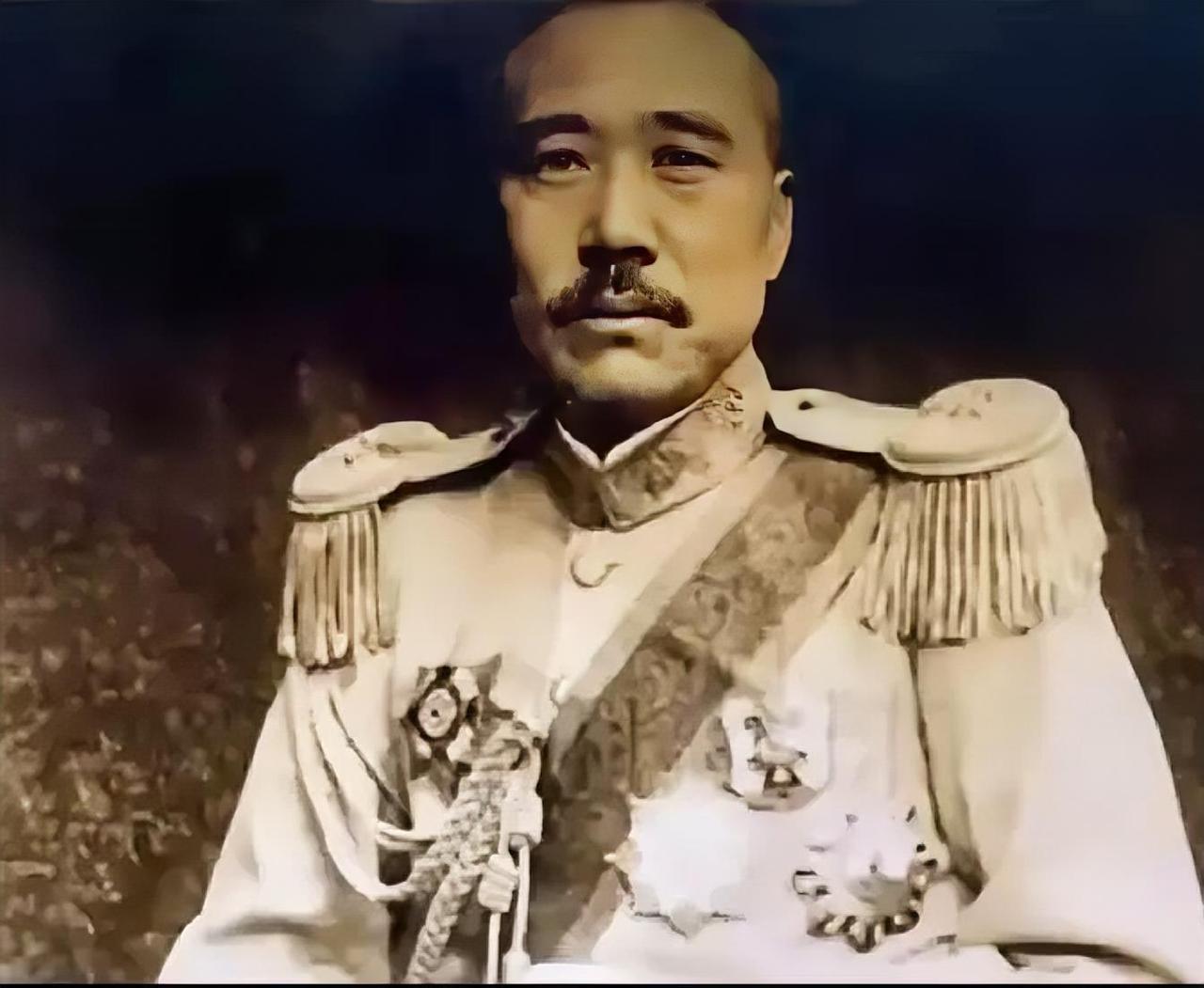 张宗昌在韩复榘一次宴请他时，看到韩复榘的太太，调笑道：“你在山东顶了我的窝子，我