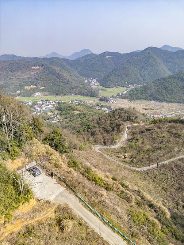 今年国庆没凑热门景点的热闹，选了条从杭州临安出发，往皖南绩溪走的省道自驾，全程3
