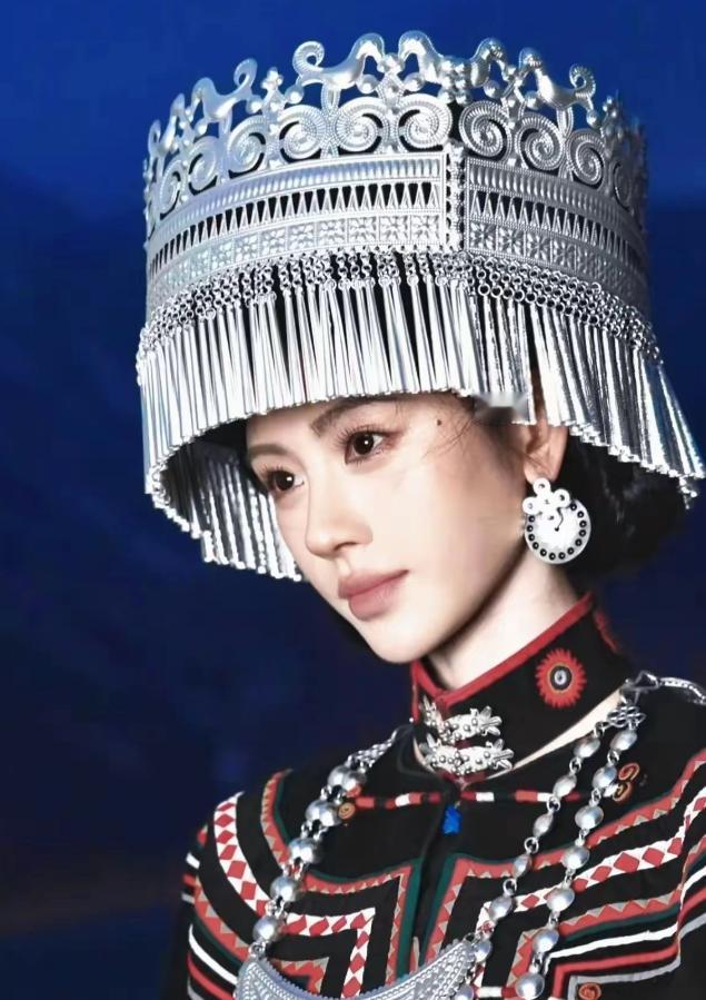 在大凉山的彝族聚居区，有一个令人揪心的社会现实：不少彝族女孩刚满成年，甚至未到法