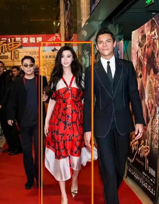 这么土的裙子穿在冰冰身上都这么的好看，可见人美了穿啥都好看。