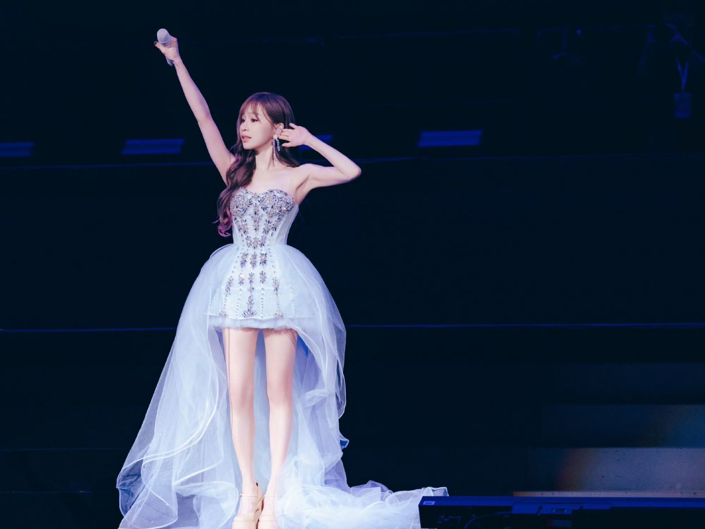 这完全就是舞台皇后吧！各种造型都能拿捏。