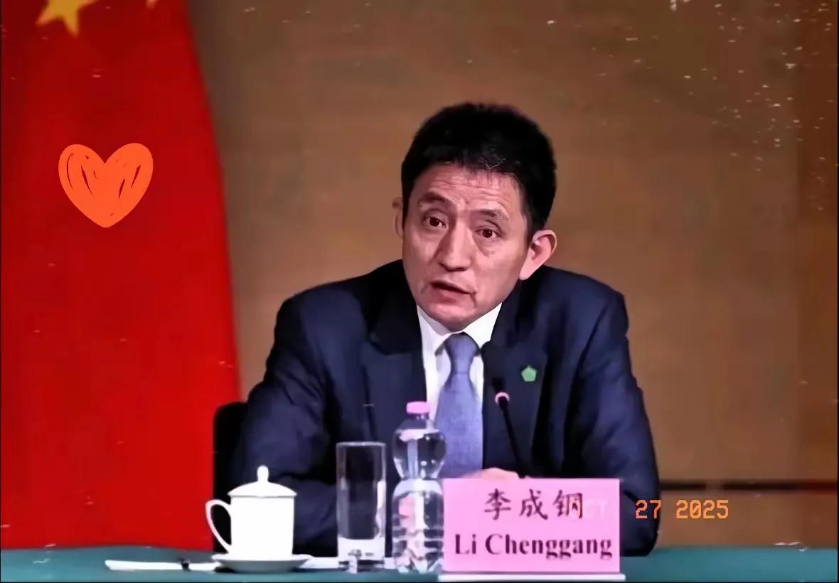 李成钢爆火背后:英语哪是加分项?明明是硬实力通行证!李成钢这波火得太有道