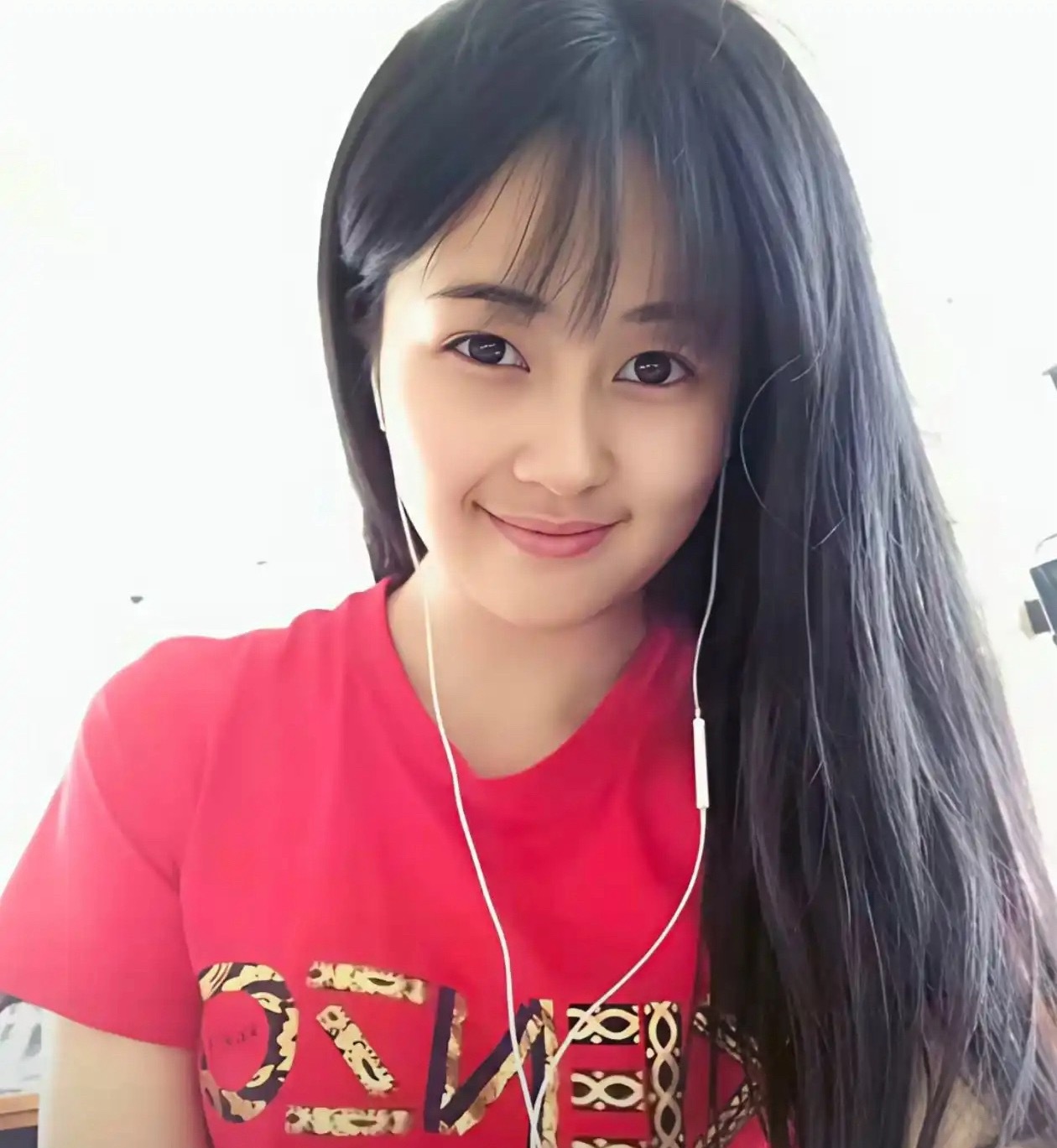 这是白鹿之前的样子吗？感觉和现在长的有点不像