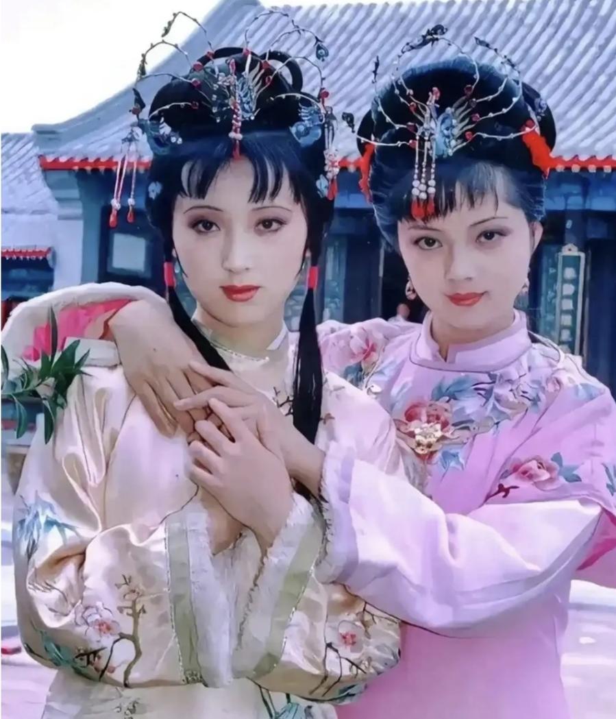 87版电视剧《红楼梦》中的十二金钗，就属她俩最美。在你眼里张莉国泰民安脸和陈晓旭