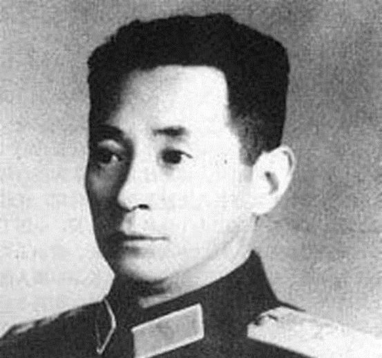 他从大军区政委降为地方干部，搞文艺有声有色，后靠边站十几年“1961年早春，北