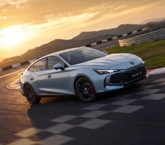 2026款名爵MG7上市：11.69万起，燃油轿跑玩起高阶智驾2026款上汽名