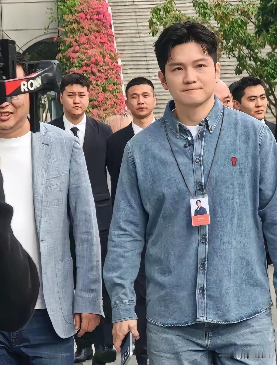 在好奇心驱使下，查了一下樊振东的行程，不查不知道，一查真有意思！这位