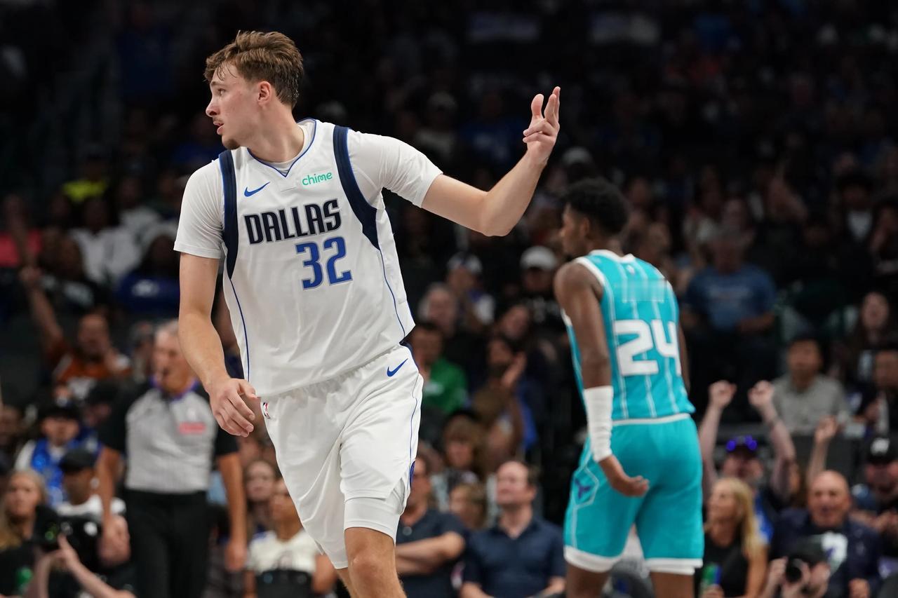 状元还是有实力的，在西部B组中，弗拉格带领独行侠以118-115险胜鹈鹕队，在第