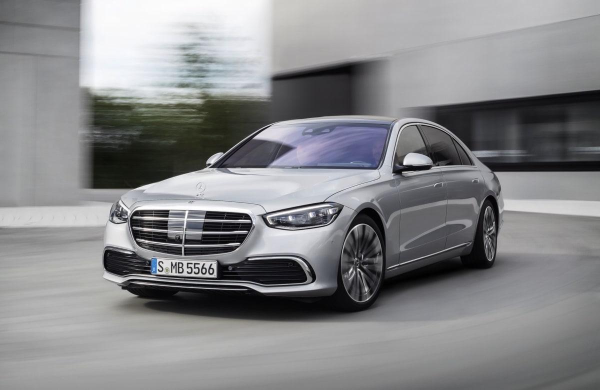 自动驾驶比拼：梅赛德斯S级仍然领先同行！还有什么比开着自动驾驶S级轿车