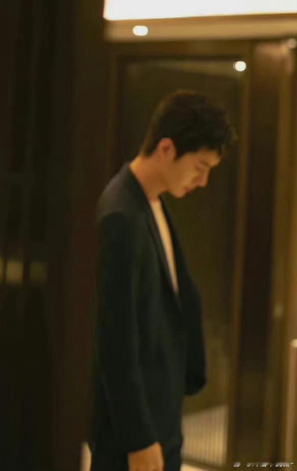 一个战里战气一个啵里啵气肖战王一博亲多了是这样的😤😤​​​