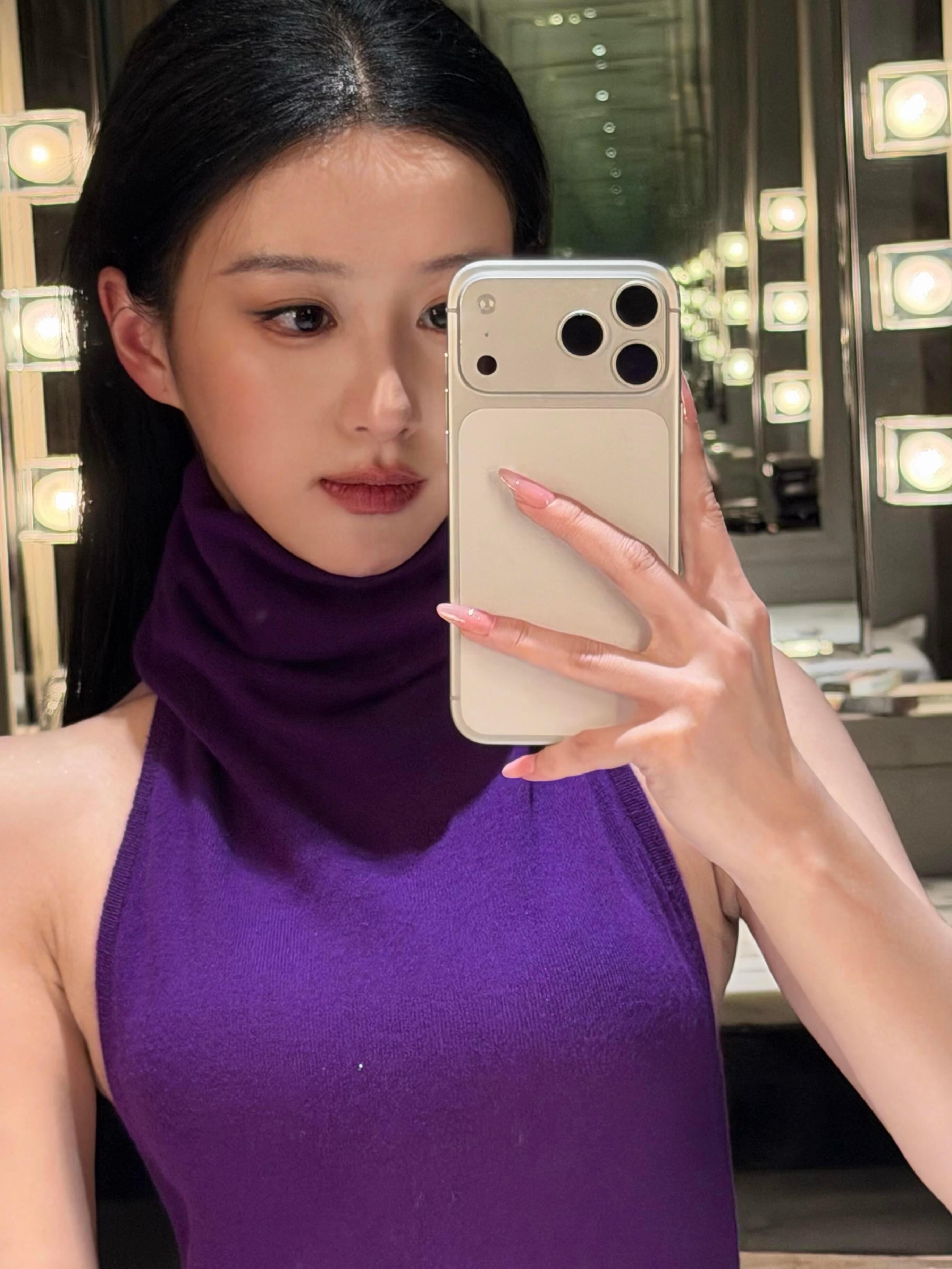 不想再仅仅夸只是五官和脸蛋美了这分明就是365度无死角的一颗头….