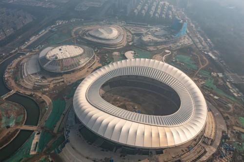 2025年中国人均GDP约13953美元（99665元人民币），日本约35922