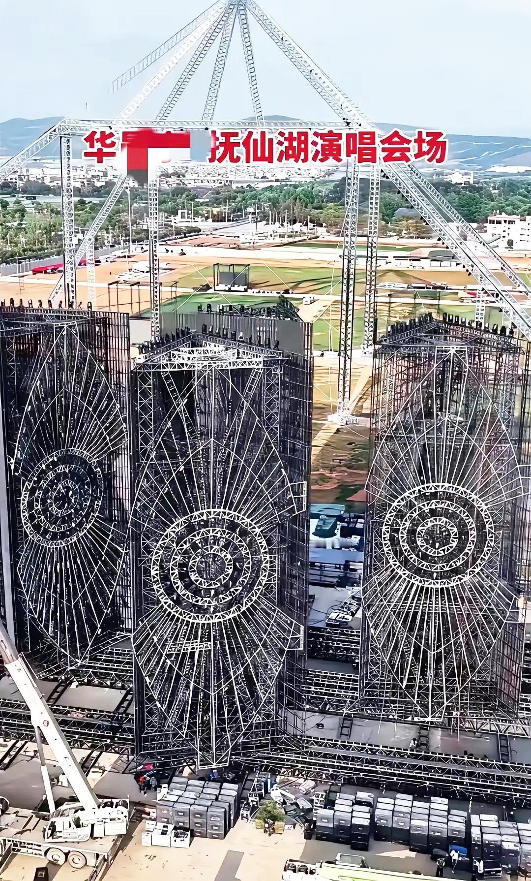 人有钱真不能盲目折腾，明星也一样，任性跨界往往代价惨重。华晨宇砸数亿打造的火