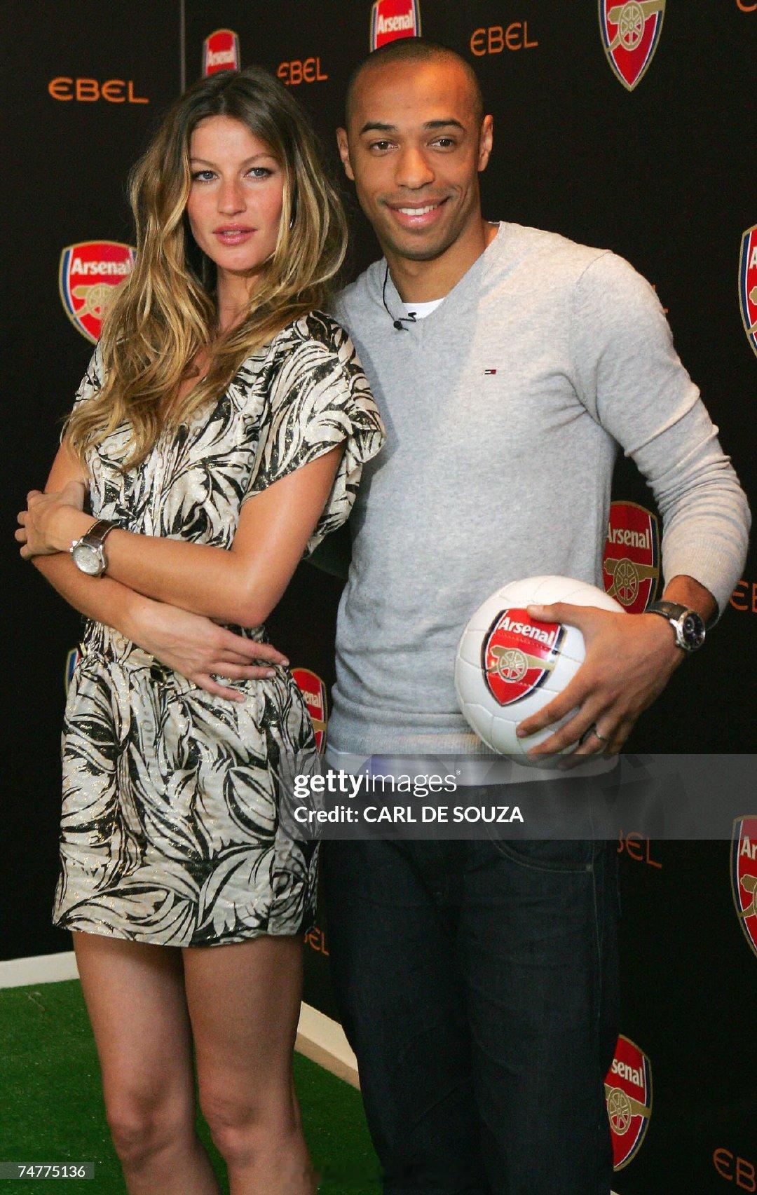 2007年，亨利与巴西超模吉赛尔·邦辰合影。此次拍照活动是为了宣布瑞士奢侈腕表品