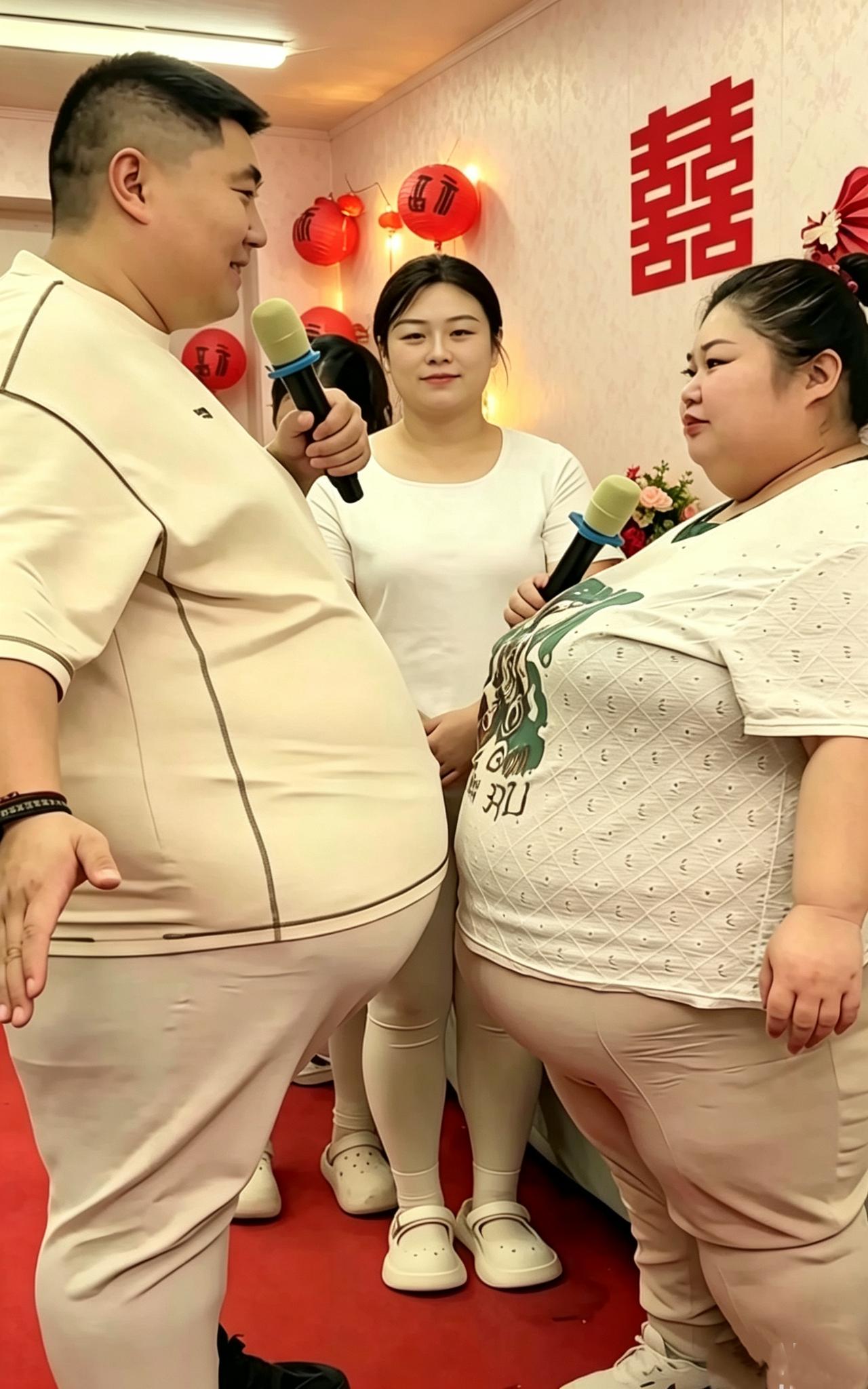 夫妻俩身形圆滚滚十分般配，大伙却操心将来孩子长相这一对夫妻同框画面太般配，两