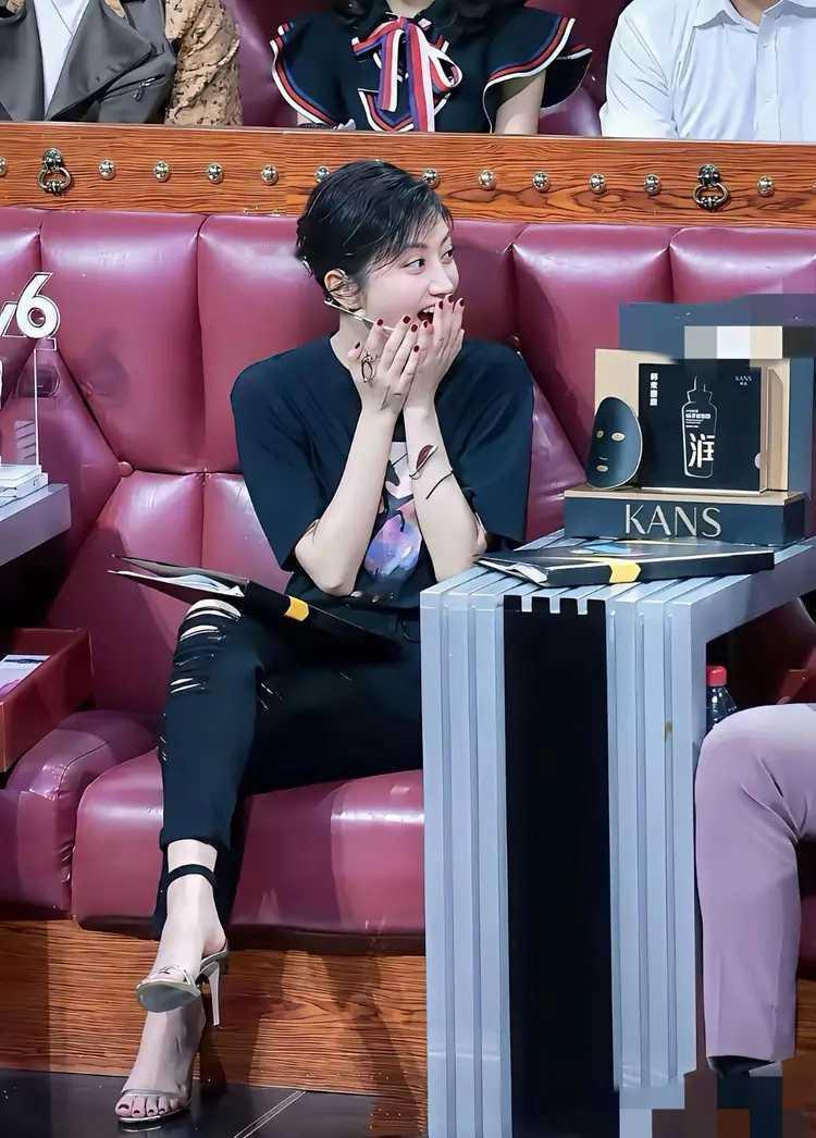 人长的不错，就是没脑子！