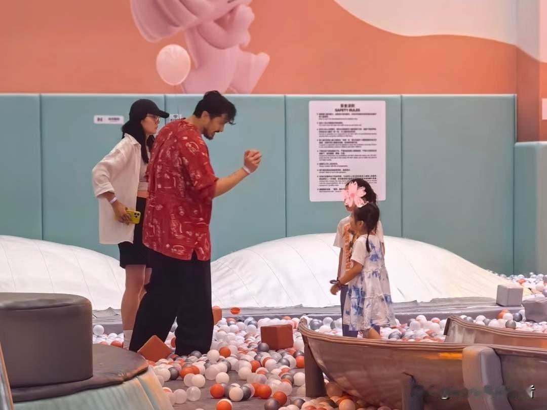 王传君和齐溪居然是两口子，他两还生了二胎，王传君好有眼光啊！齐溪和王传君真的很