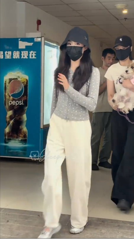 卢昱晓带妆下班，《刺棠》女主还有红指甲造型吗？