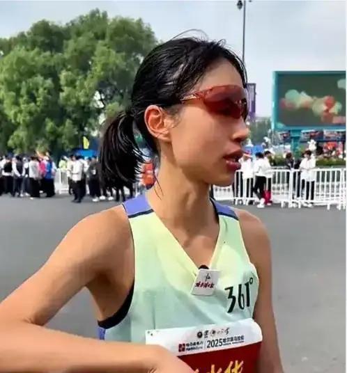 我之前还以为张水华是受了处分负气离职的。谁知道转头才反应过来，人家这是掐着点找