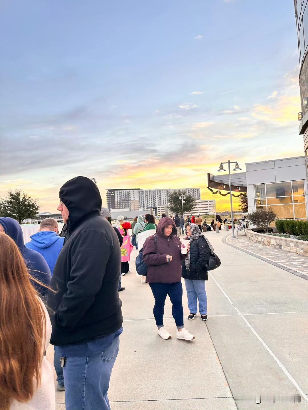 美国黑色星期五销售额创历史新高据AdobeAnalytics数据显示，