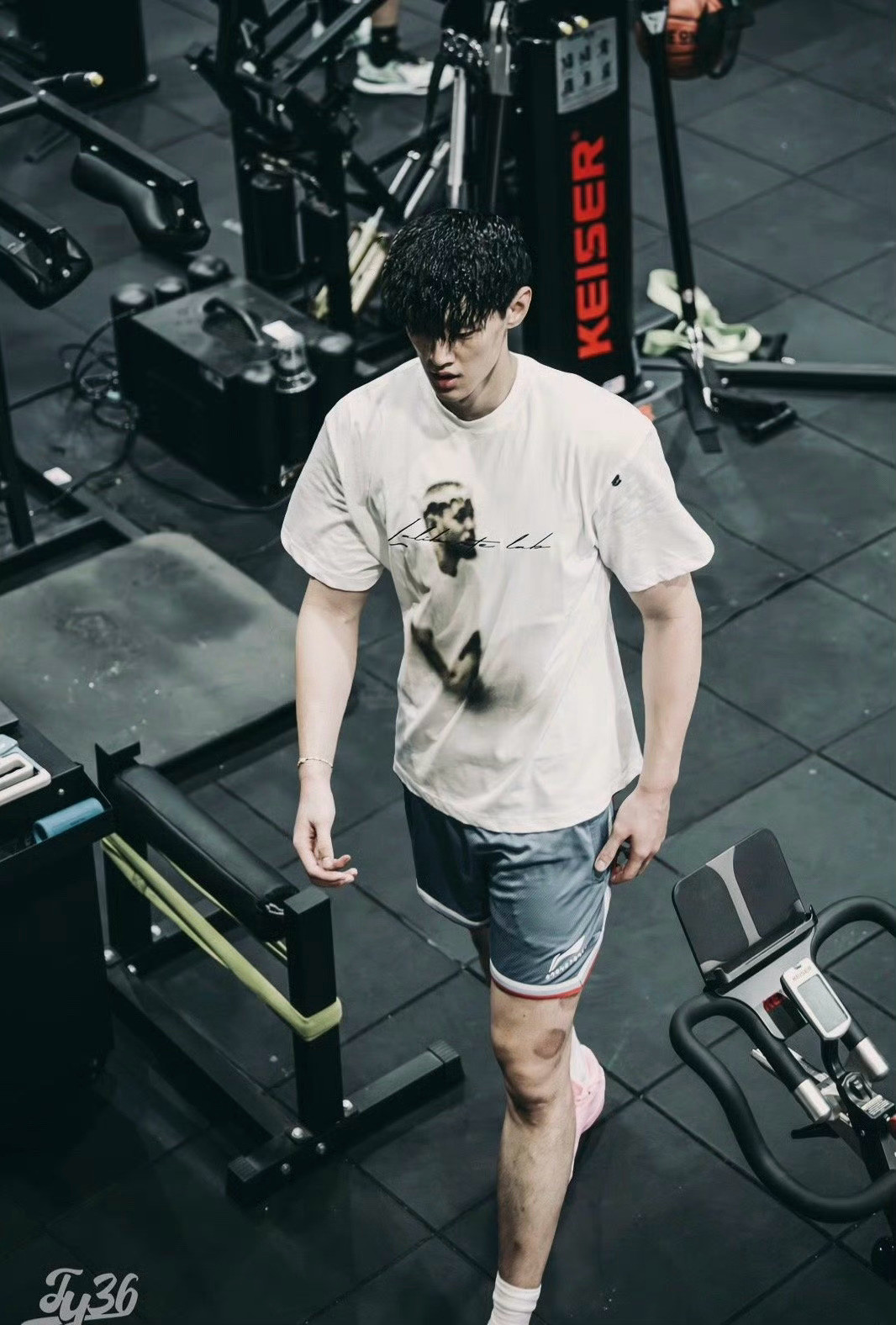 曾凡博确认出战篮网队中国赛曾凡博竞争篮网队最后一个双向合同篮网主队稳了！小曾确认