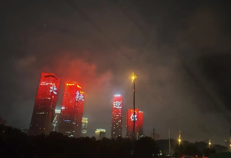 大学扩招还有一个好处就是降低犯罪率。我们现在的高等教育，基本人均大学文凭，最不