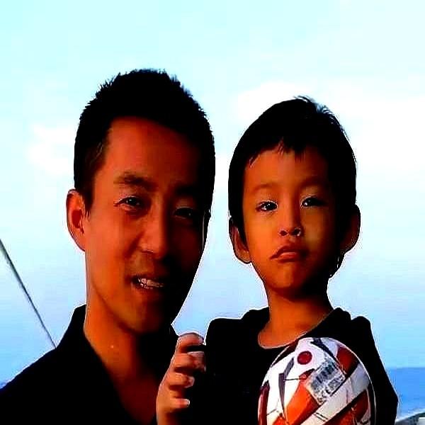 8岁儿子一句话，直接干翻台媒。汪希箖一句“他又不是我们家人”，把汪小菲捞出水，还