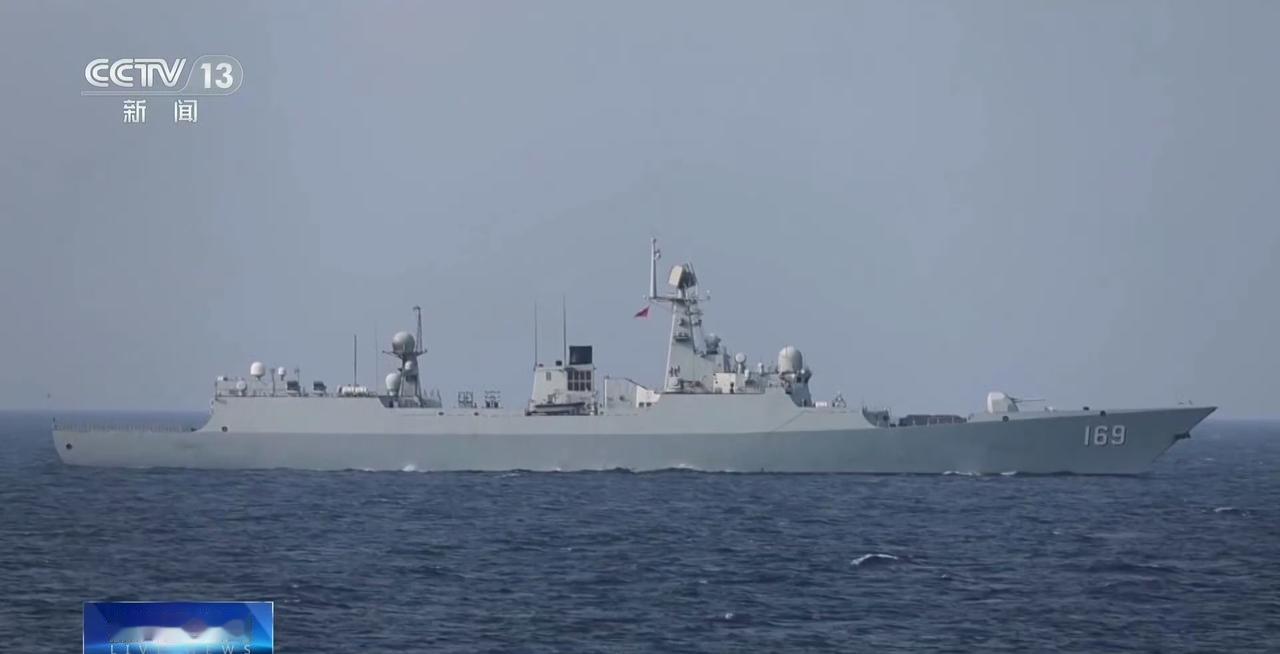 久违的169武汉舰，改装后出镜在央视新闻画面中，最明显的变化是32垂发已替换原来