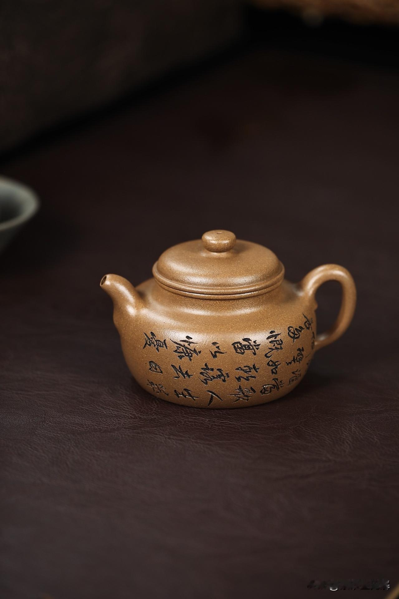 被骗了这么多年！真正的“天青泥”根本不是青色的？在市场上逛紫砂壶，你一定听过“