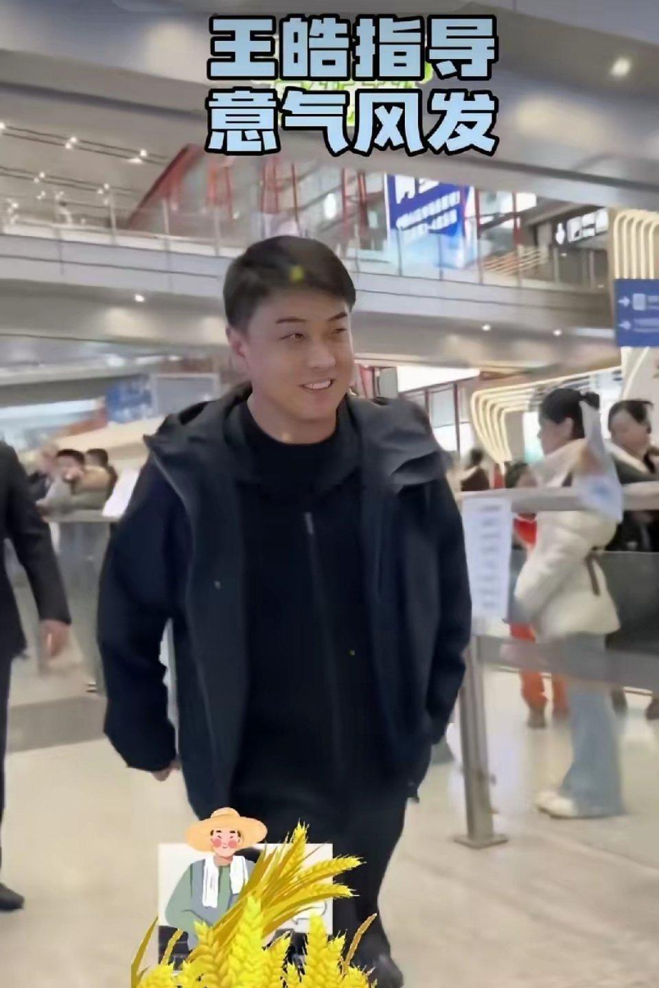 国乒还是很会玩，把所有的金牌让王皓背回去，给他“压压金”。经过压惊操作的白告，又
