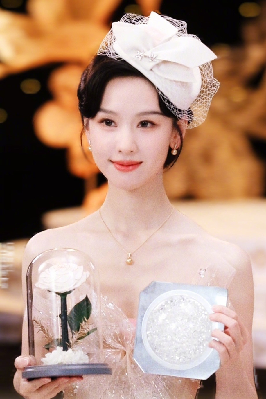 陈都灵直播，民国千金感造型​​​