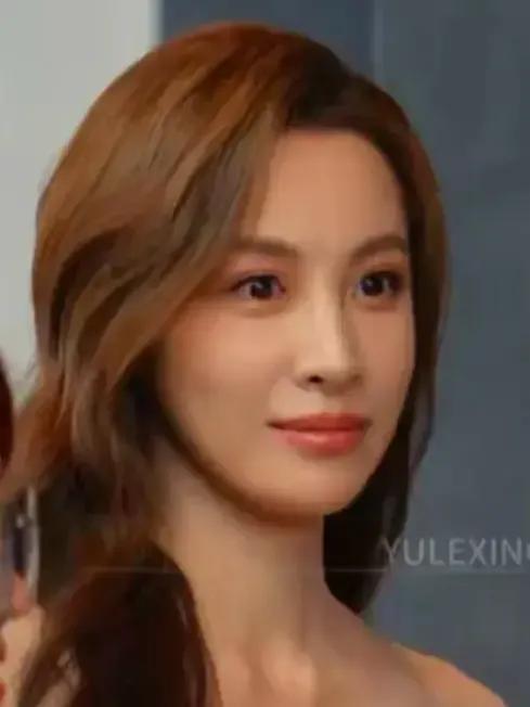 《沉默的荣耀》黎晴扮演者隆妮，父母身份藏着“平凡的底气