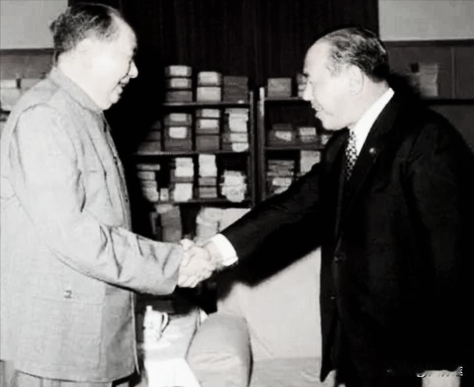 1972年，日本带来巨额美元战争赔偿款，毛主席大手一挥，免了1200亿美元战赔款