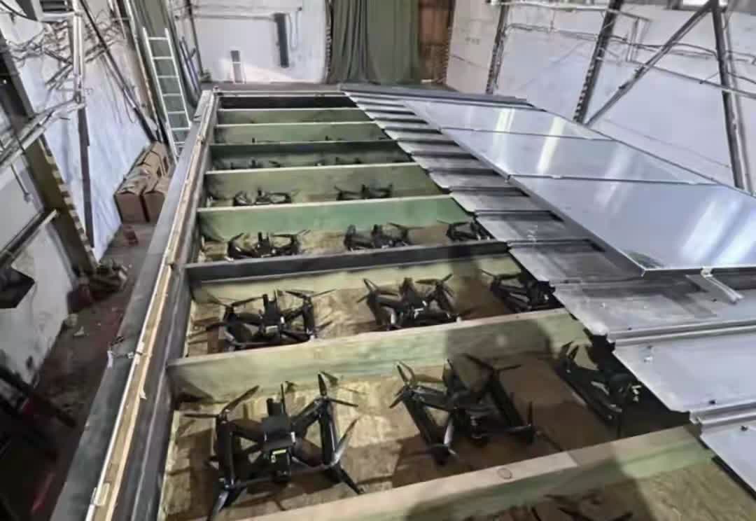 4000公里致命快递！117架玩具无人机团灭俄军70亿轰炸机群，现代战争规则被彻底改写！